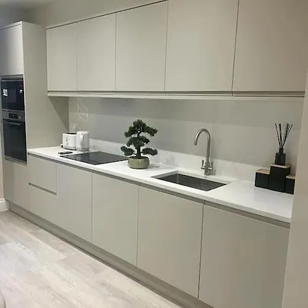 New Flat In Holland Park *