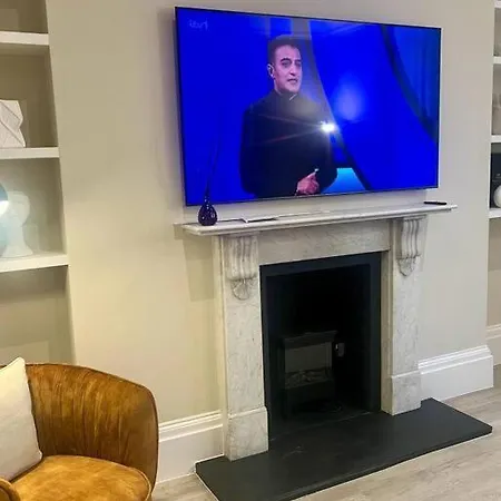 Apartment New Flat In Holland Park