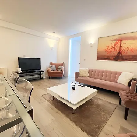 The Hyde Park Terrace * London