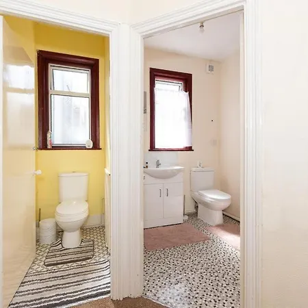 Barking Road Comfy House Habitación en casa particular Londres