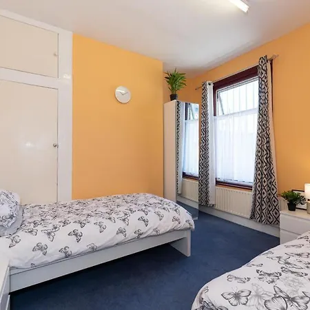 Barking Road Comfy House