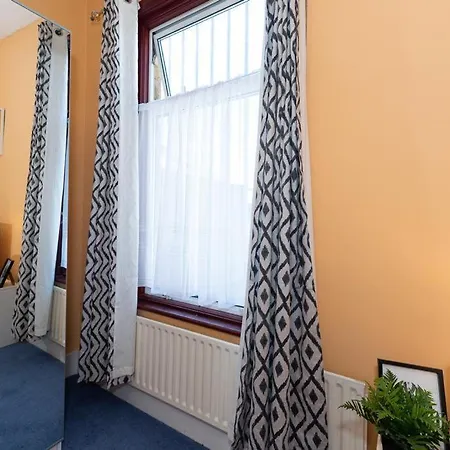 Barking Road Comfy House *