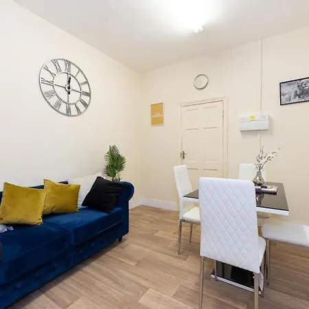 Barking Road Comfy House London
