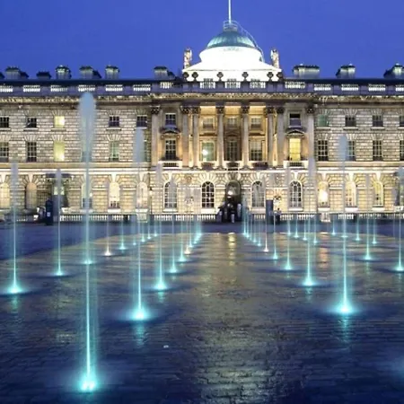 Alluring 2-bed, 2-bath Flat On High Street Kensington, Near Kensington Palace Apartamento Londres