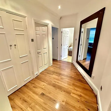 Apartamento Alluring 2-bed, 2-bath Flat On High Street Kensington, Near Kensington Palace *