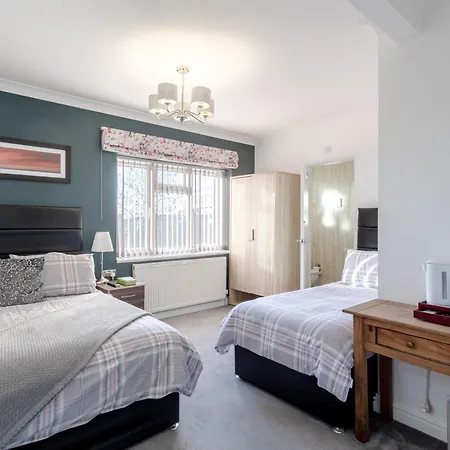 Guest house In Guest - Family With Private Bathroom Edgware