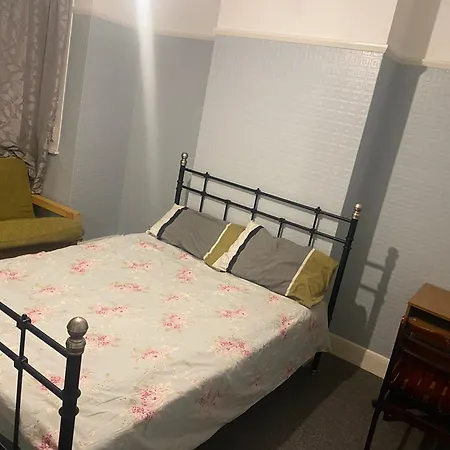 Quiet And Peaceful Victorian Corner House Homestay Streatham Vale