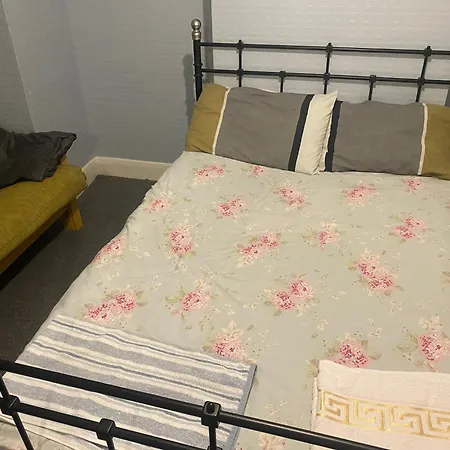 Quiet And Peaceful Victorian Corner House Homestay Streatham Vale