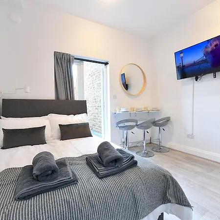 Stylish By Luxestays Fulham London