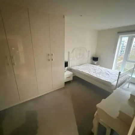 Stylish Colindale With Balcony Apartment *