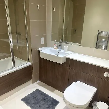 Apartment Stylish Colindale With Balcony