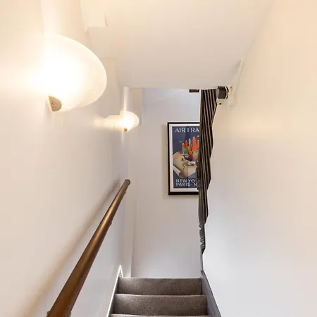 Is Yours - 2 Bedroom In Kensington Apartment London