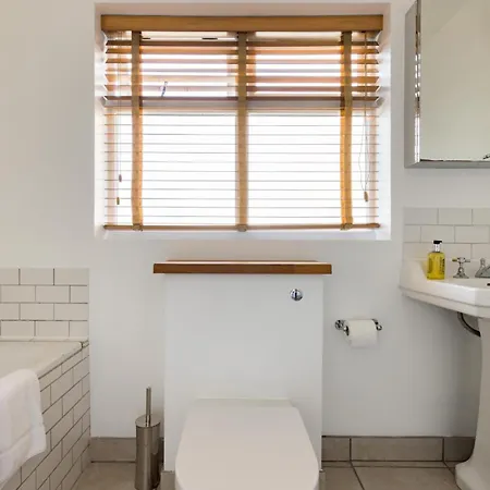 Is Yours - 2 Bedroom In Kensington * London