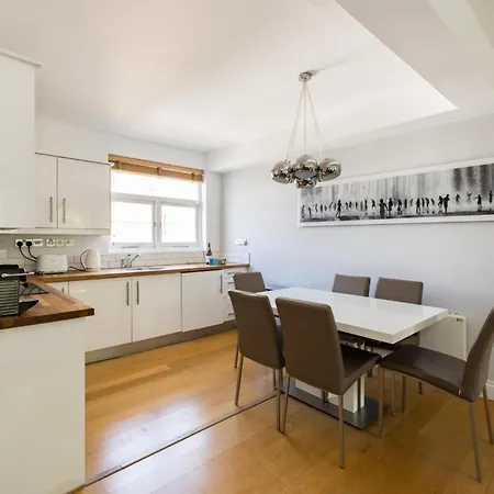 Is Yours - 2 Bedroom In Kensington