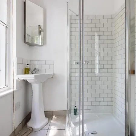 Is Yours - 2 Bedroom In Kensington * London