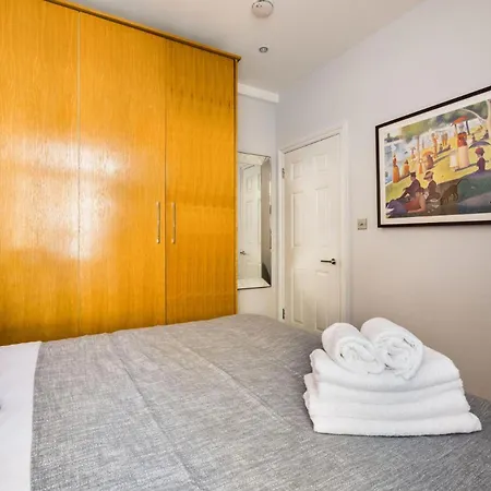 Is Yours - 2 Bedroom In Kensington