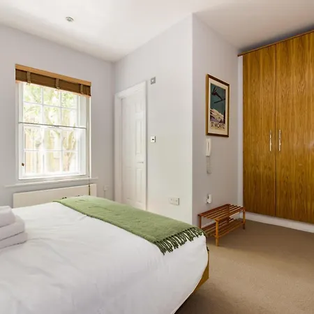 Is Yours - 2 Bedroom In Kensington Apartment *