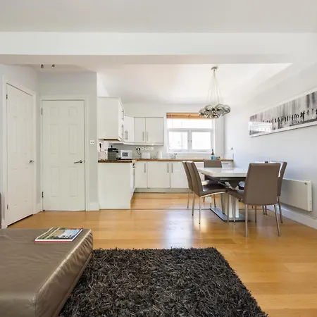 Is Yours - 2 Bedroom In Kensington