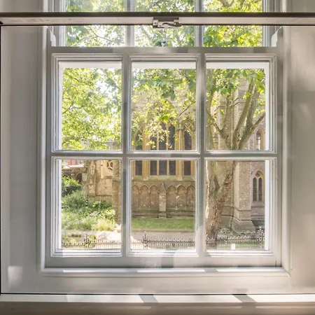 Apartment Is Yours - 2 Bedroom In Kensington