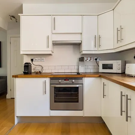 Is Yours - 2 Bedroom In Kensington London