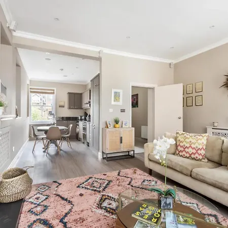 & Leafy - 2 Bedroom In Clapham