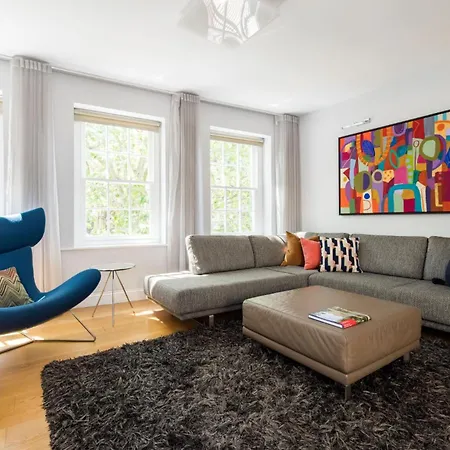 Is Yours - 2 Bedroom In Kensington Apartment