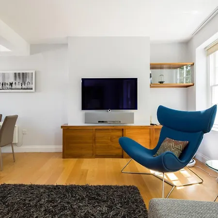 Is Yours - 2 Bedroom In Kensington