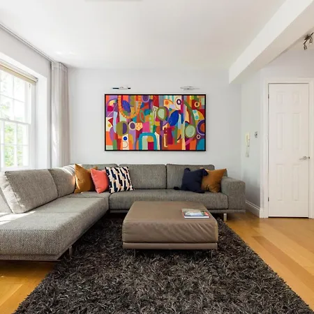 Is Yours - 2 Bedroom In Kensington Apartment *