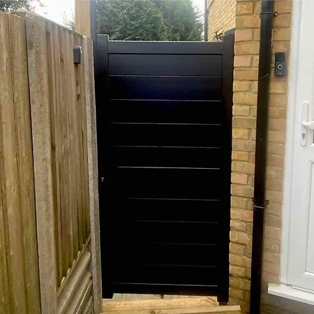 Charming Private Guest house Enfield