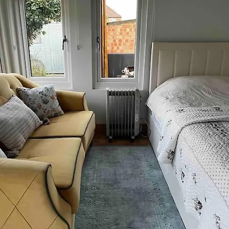 Guest house Charming Private Enfield