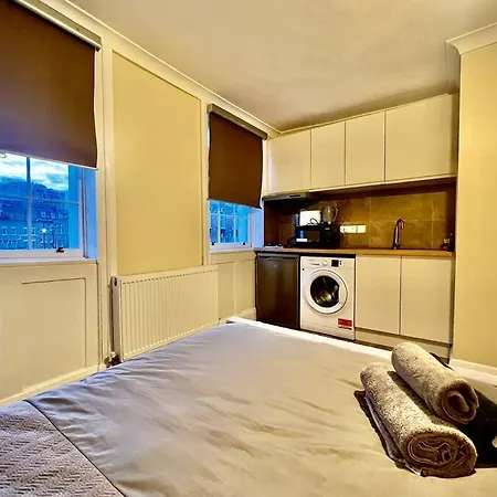 C.london, Zone 1. Double Studio, Moments From Oxford St Apartment London