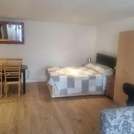 Apartment Spacious Flat Abbey Wood