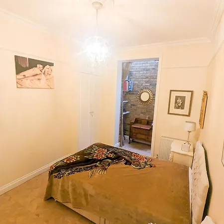 Apartment Spacious Refurbished Flat With A Garden Near Tube, Train, Thames And The Center *