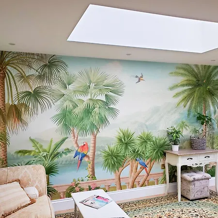 Spacious Refurbished Flat With A Garden Near Tube, Train, Thames And The Center Appartamento
