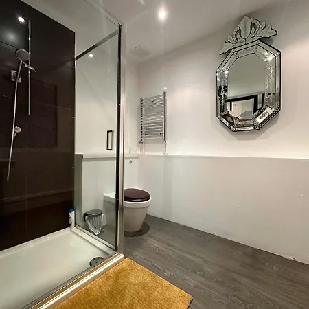 Apartment Flat - Northwest London