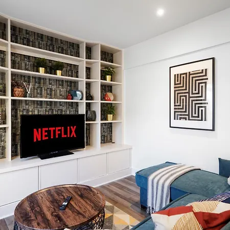 Cosy And Stunning Abode In *