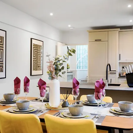 Cosy And Stunning Abode In