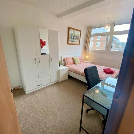 Apartment Kingward London