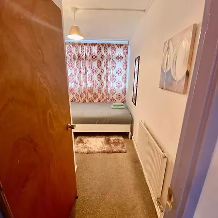 Kingward Apartment *