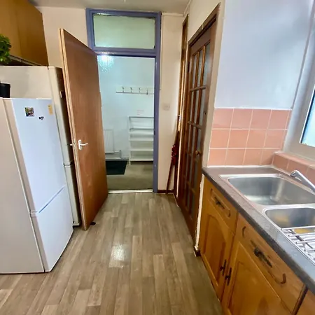 Kingward Apartment *