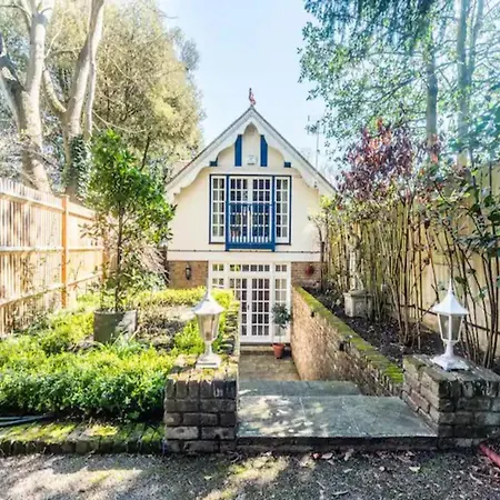 Pass The Keys Cosy River House With Beautiful Views Holiday home *
