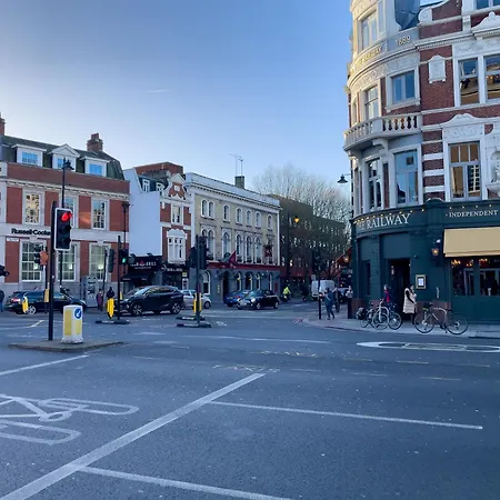 Homely - West Putney *
