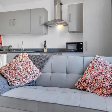 Homely - West Putney Apartment