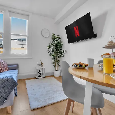 Homely - West Putney London