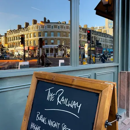 Homely - West Putney *