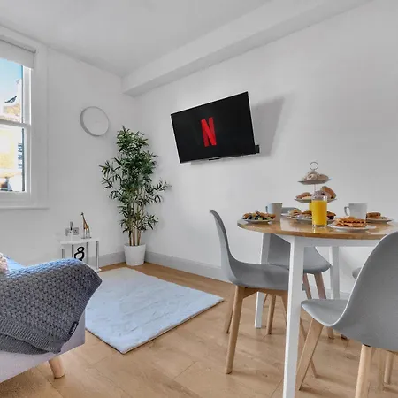 Apartment Homely - West Putney London