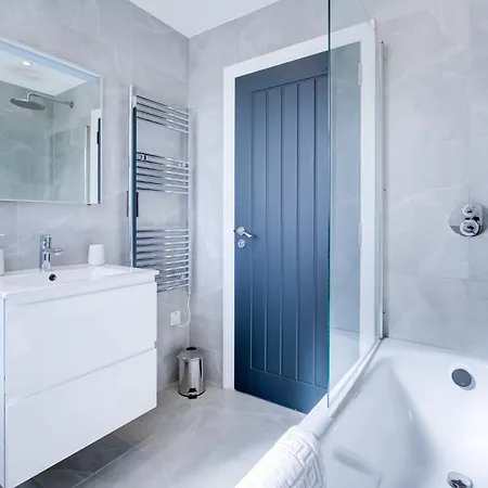 Hybrid Resi - Fulham Near Chelsea And Putney Apartment *