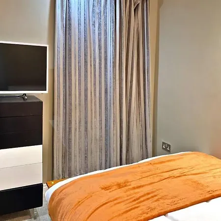 Oikoshomes Three Bedroom Flat In Apartment *