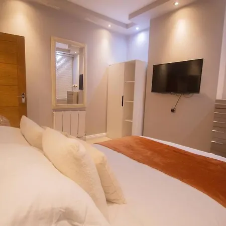 Oikoshomes Three Bedroom Flat In Apartment London