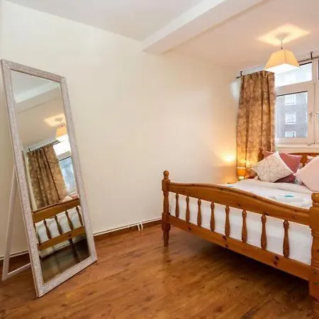 3 Bedroom Flat In Apartment